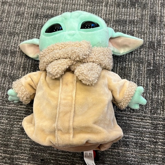 Star Wars - The Mandalorian - The Child 21cm Plush (Baby Yoda) - Picture 2 of 4